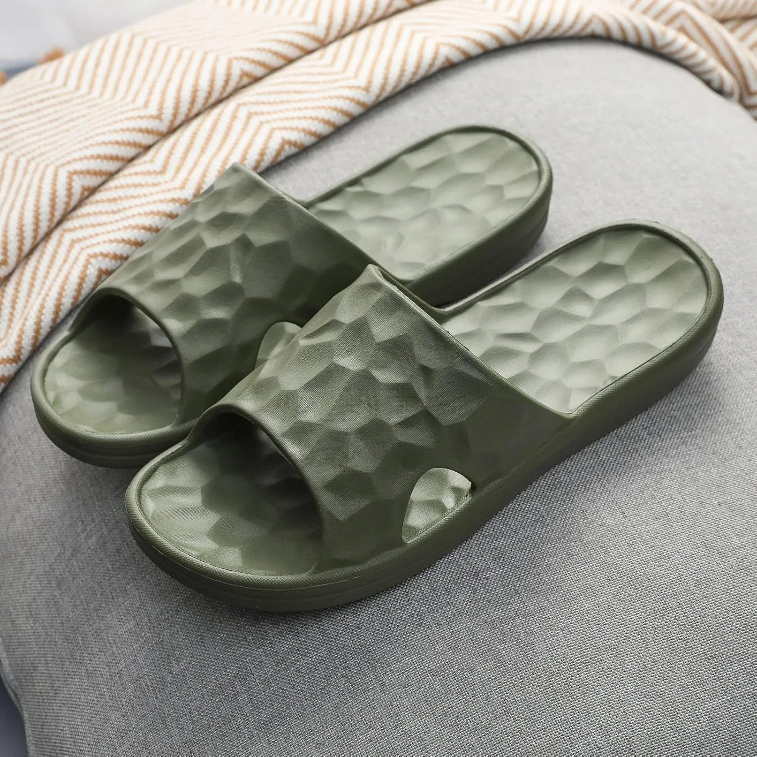 Lightweight Pillow Slippers for Women Bath Slipper Indoor House Pool College Dorm Vacation Sandals Womens Slides