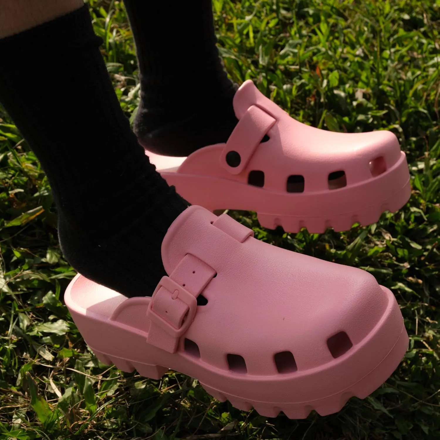 Meetinspace Platform Clogs for Women Stylish Mules Clogs with Thick Sole Quick Drying Comfortable Slip On Sandals with Adjustable Strap