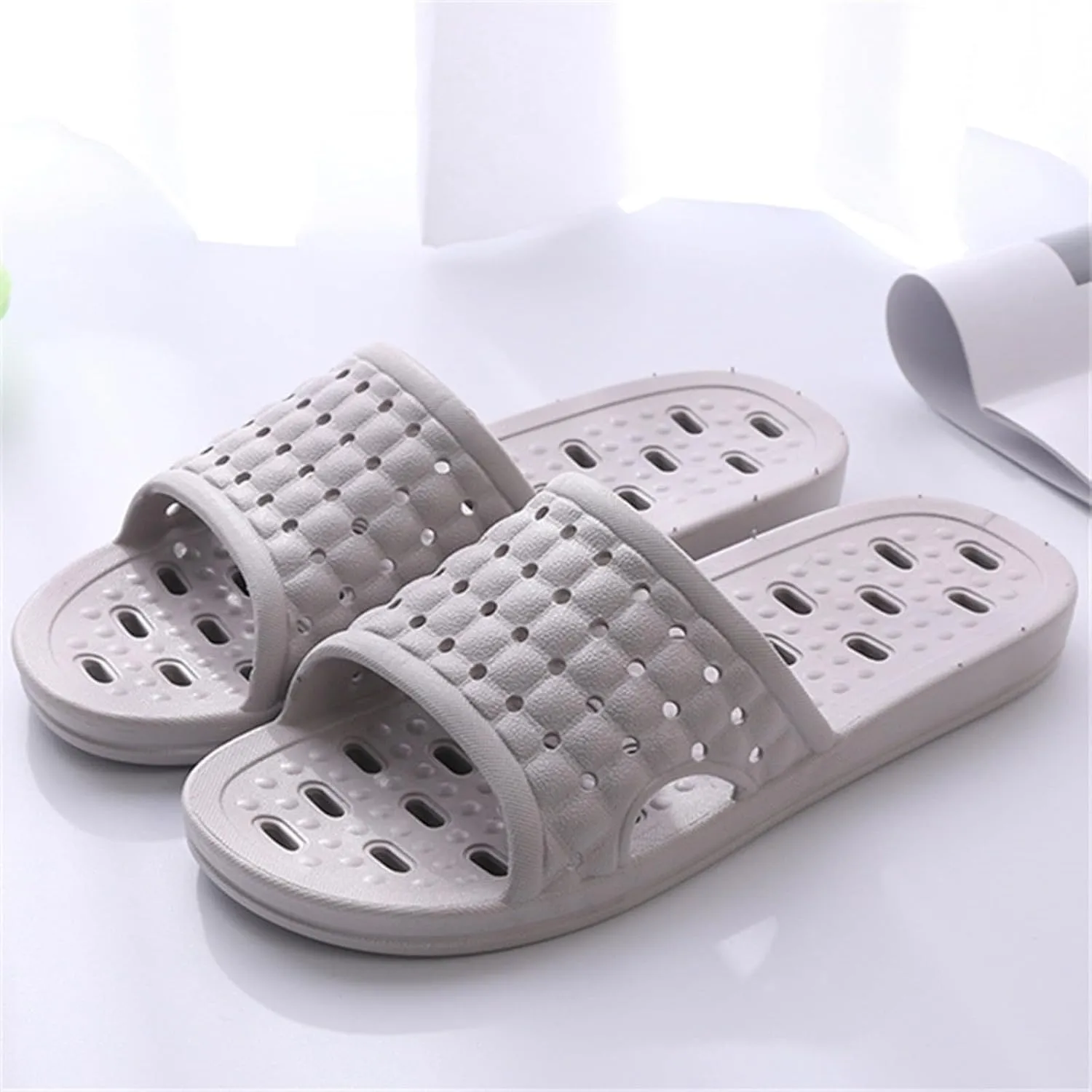 Men's and Women's Bathroom Hanging Quick Drying Hollow Solid Color Indoor Hanging Womens Slippers Women