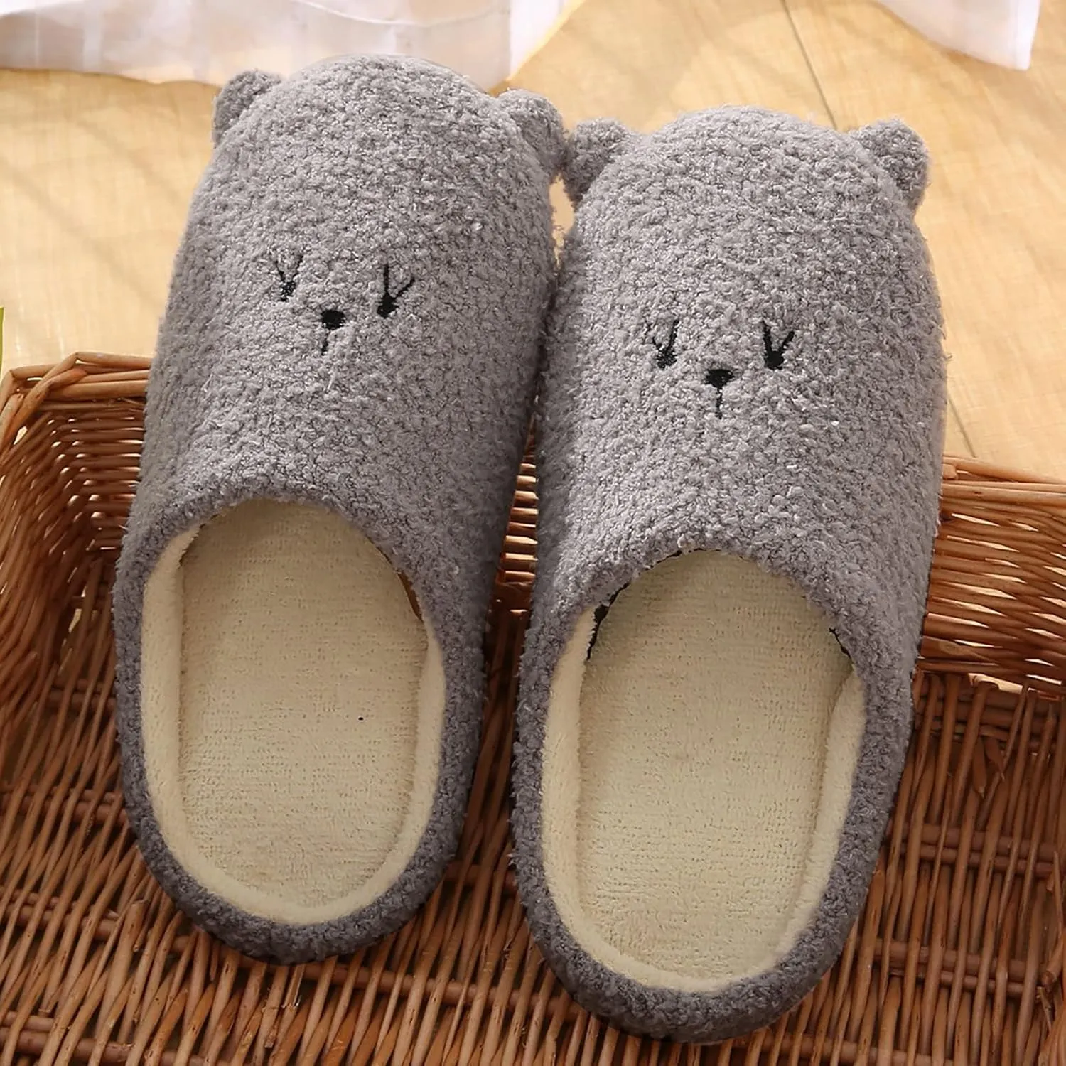 SBGMoSJ Womens Fuzzy Memory Foam Fluffy Winter Slippers Indoor Slippers Winter Supportive House Slippers Cute House Slippers for Women Boots Led Christmas Lights Gifts for Husband 2023