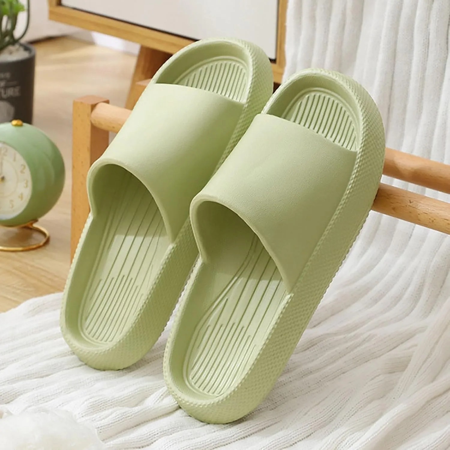 Women's Breathable Casual Sandals Shower Slippers Bathroom Sandals Memory Foam Slides Women's Cloud Slides
