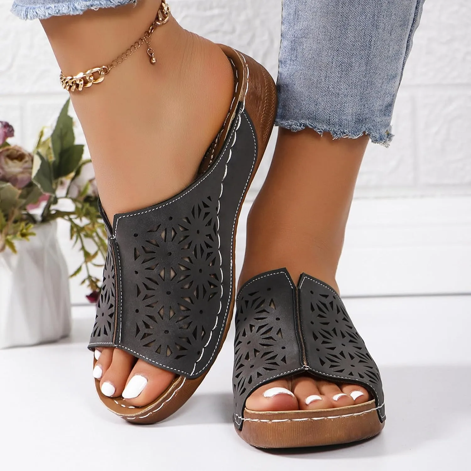 Women's Cushioned Slip-On Slide Sandal Summer Platform Comfortable Low Wedges Sandal Casual Sandals for Women
