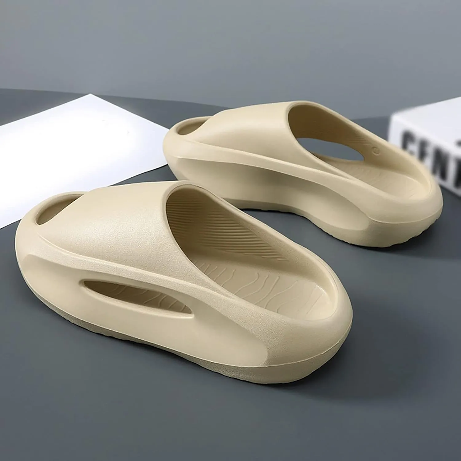 Women's Slides Dry Quickly Lightweight Bath Slippers Beach Non Slip Sandals Women's Breathable Casual Sandals